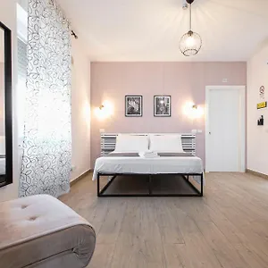 https://house-domina.it-romehotels.com